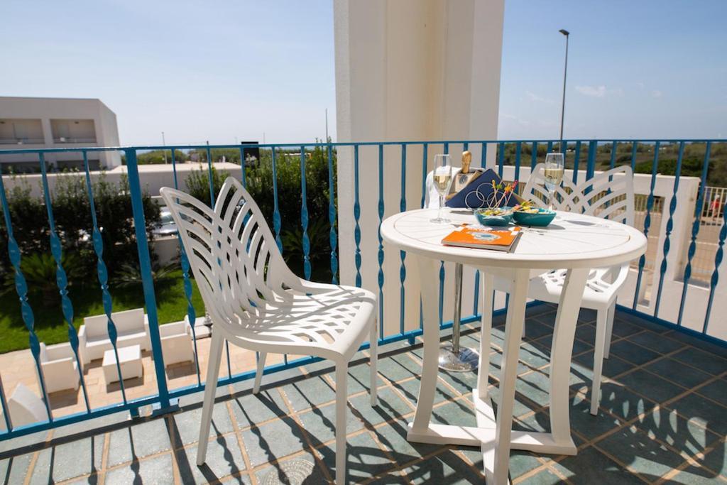 Gigli Hotel Salento Marina Di Pescoluse Exterior photo
