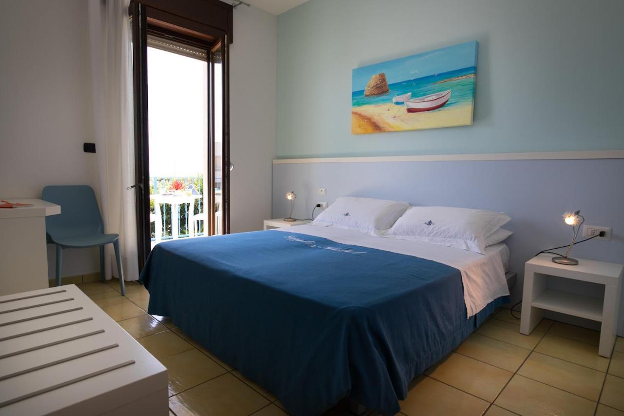 Gigli Hotel Salento Marina Di Pescoluse Exterior photo